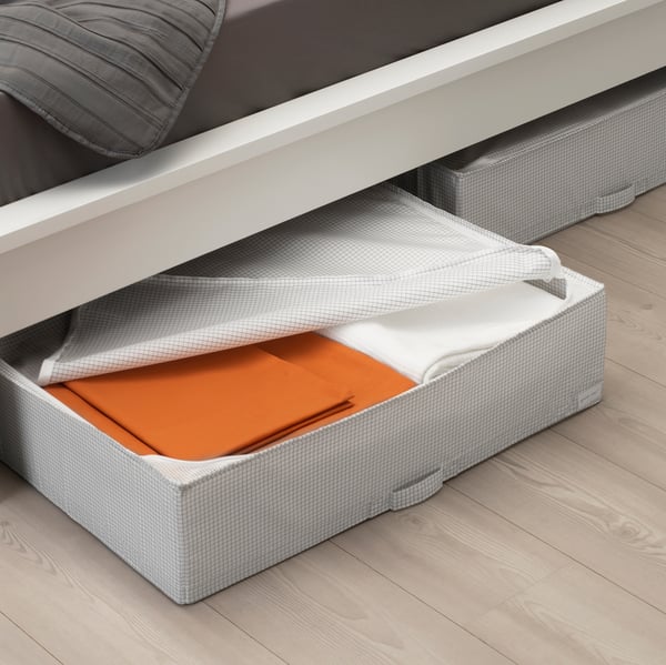 Aufbewahrungsbox unter dem Bett mit Griffen, Aufbewahrung von orangefarbenem Stoff, Staubfreiheit von Textilien.