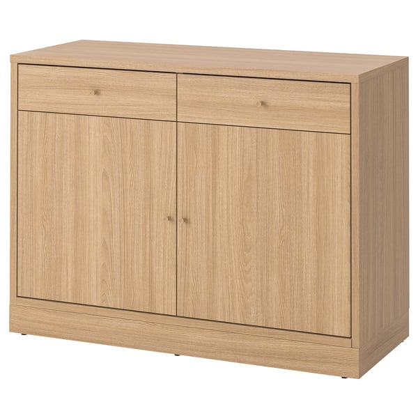 Ein TONSTAD Sideboard aus hellbraunem Holz mit zwei Türen und zwei Schubladen in klassischem Design und gebürstetem Furnier.