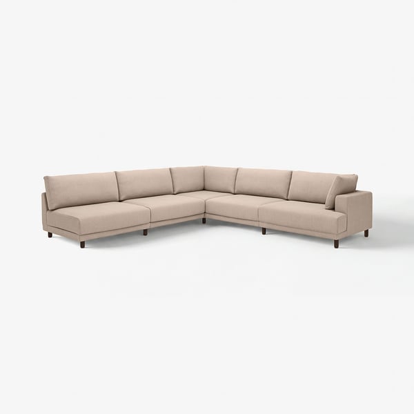 Beige UPPÅKRA-Ecksofa mit weichen Kissen und dunklen Holzbeinen.