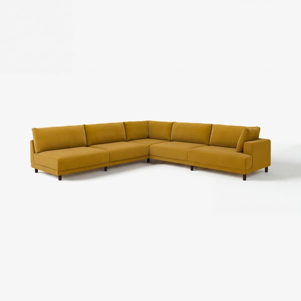 Senfgelbes UPPÅKRA-Ecksofa mit klaren Linien und übergroßen Kissen.