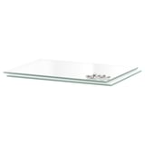Rechteckiges Regal aus klarem Glas, Teil der UTRUSTA-Serie, präsentiert mit kleinen metallischen Gegenständen, schlichtem Design, modernem Aussehen.