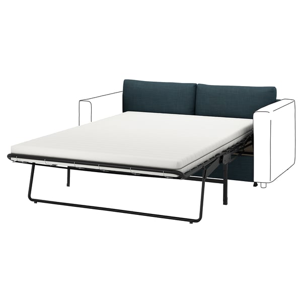 Ein ausziehbares Sofa namens VIMLE in Grün mit einem schlanken Design mit Metallrahmen, bequemen Kissen und einer weißen Matratze.