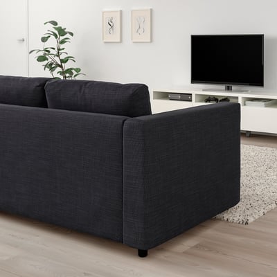Modernes dunkelgraues VIMLE Sektionssofa in sauberem Wohnzimmer mit TV, weißem Dekor und Pflanze.