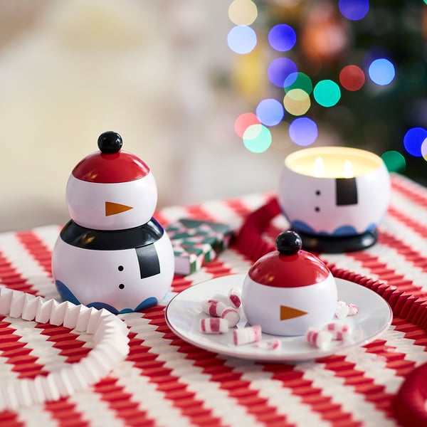 VINTERFINT Duftkerze in Dose, 2er-Set, Schneemann Zuckerstange/weiß
