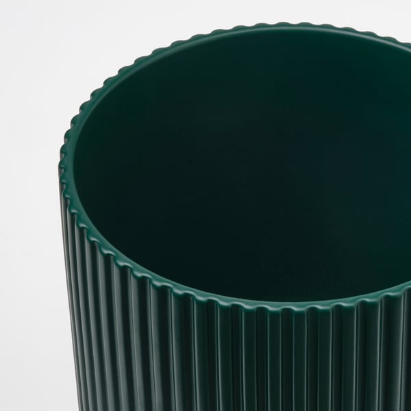 Green scalloped planter