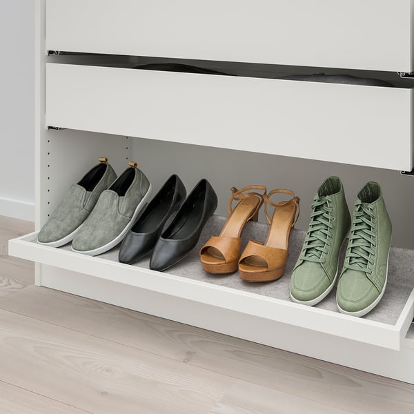 Shelf with pull-out tray organised footwear, displaying effective storage and easy access.