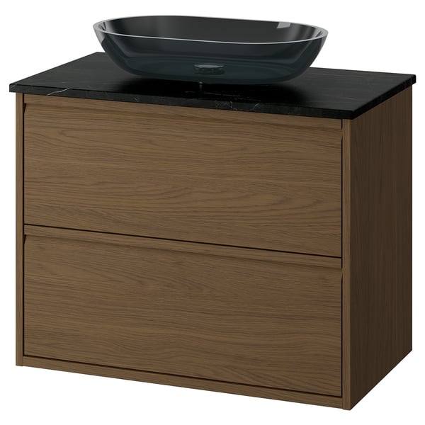 Meuble de salle de bain moderne, ÄNGSJÖN, chêne avec plan de travail noir, évier en verre, poignées minimalistes élégantes, options de fixation murale ou de pieds.
