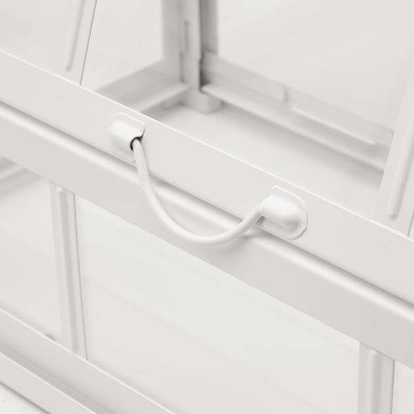 Serre à cadre métallique blanc avec poignées et barres de support en plastique, assurant stabilité et durabilité pour la croissance des plantes en intérieur ou en extérieur.