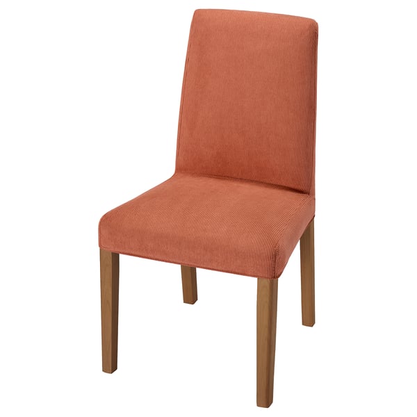 Une chaise IKEA BERGMUND orange avec un cadre en bois, une texture en velours côtelé et un dossier haut pour le confort.