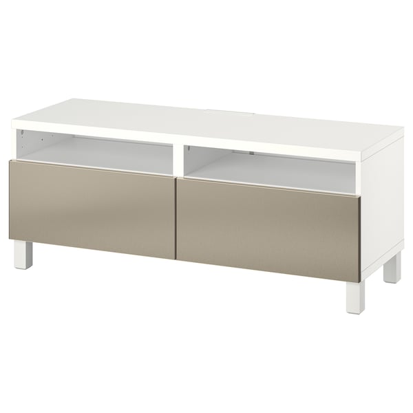 Meuble TV blanc moderne avec deux tiroirs dorés, étagère centrale ouverte, design élégant.