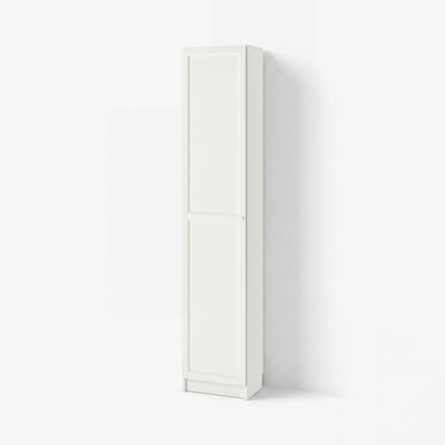 Bibliothèque BILLY blanche, élégante, verticale, minimaliste, avec une porte à panneau unique.