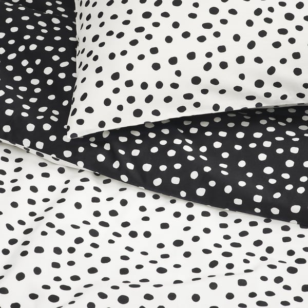 Literie à pois noirs et blancs, doux mélange de coton et de viscose, soigneusement agencée.