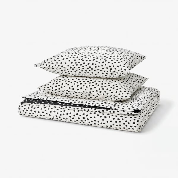 Ensemble de couette BJÖRKGRÅMAL, points noirs sur fond blanc, mélange coton-viscose, empilement rectangulaire, soigné.