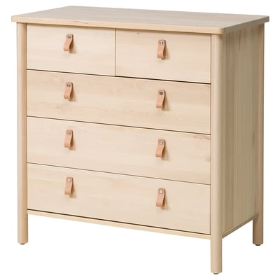 Commode BJÖRKSNÄS en bois clair, 6 tiroirs avec poignées en cuir, design épuré.