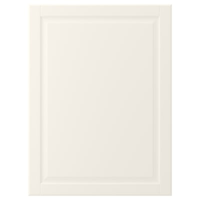 Une porte d’armoire BODBYN blanc cassé avec un design de panneau biseauté, offrant un look classique et chaleureux.