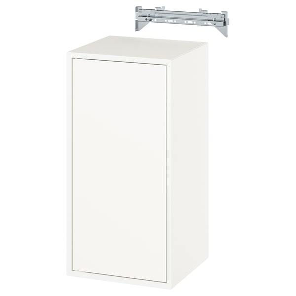 Une armoire murale blanche EKET. Il est rectangulaire avec une seule porte et une suspension en métal.