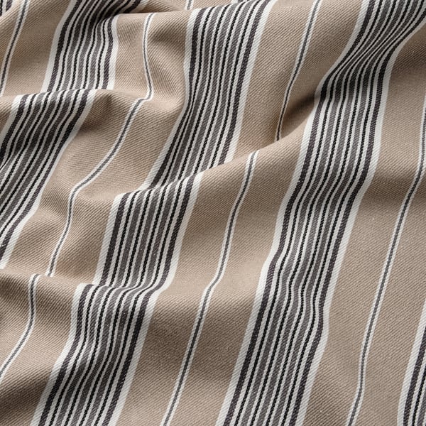 Tissu rayé en gros plan, mettant en valeur une texture et un tissage de qualité. Coton naturel et durable.