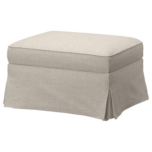 Un repose-pieds EKTORP de forme rectangulaire et plissée, recouvert d’un tissu kilanda en polyester recyclé.