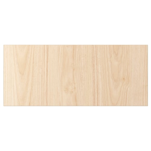 Un panneau en bois rectangulaire de couleur frêne clair de la série FÄNRIK. Il s’agit d’une surface en mélamine pour une durabilité et un nettoyage facile.