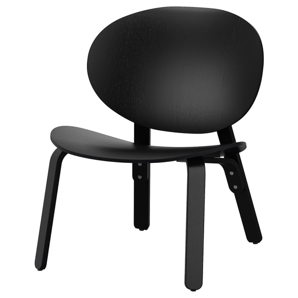 Chaise en bois noir, design scandinave, dossier ovale, quatre pieds inclinés.