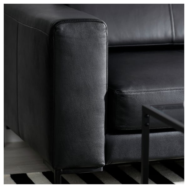 Canapé en cuir noir avec pieds en métal, design élégant et moderne, assise et dossier rembourrés, esthétique minimaliste.