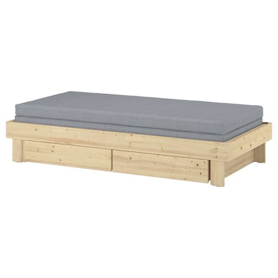 Lit extensible GLAMBERGET avec matelas gris. Cadre en bois clair, rectangulaire, design élégant.