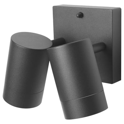 Deux appliques murales noires élégantes avec des abat-jour cylindriques, montées sur une base rectangulaire, conçues pour une utilisation en extérieur avec protection contre l’humidité.