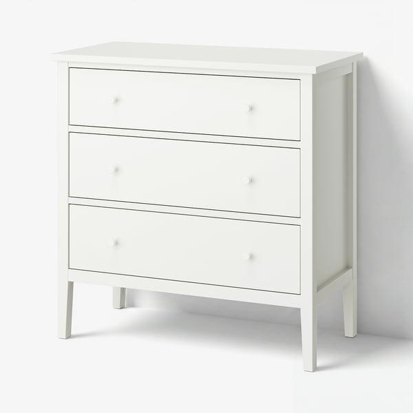 Coffre blanc à 3 tiroirs GULLABERG, design moderne et élégant, bords lisses, poignées en bois.