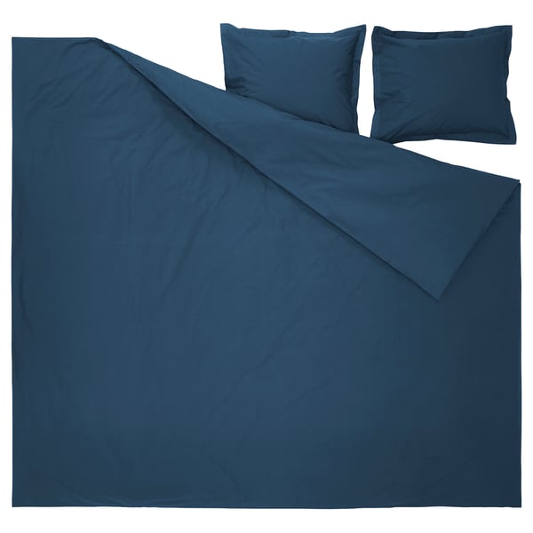 Une parure de lit HAMPFLOCKEL en bleu foncé. Il comprend une couette et deux taies d’oreiller, toutes en coton. Le design est simple et élégant.