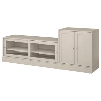 Une unité de rangement HAVSTA beige clair avec une étagère ouverte et une armoire pour organiser et cacher les câbles.