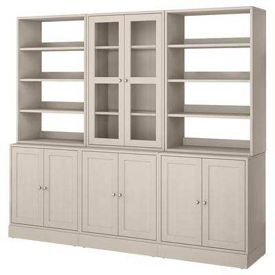 HAVSTA : bibliothèque beige, pin et verre, mélange classique et moderne.