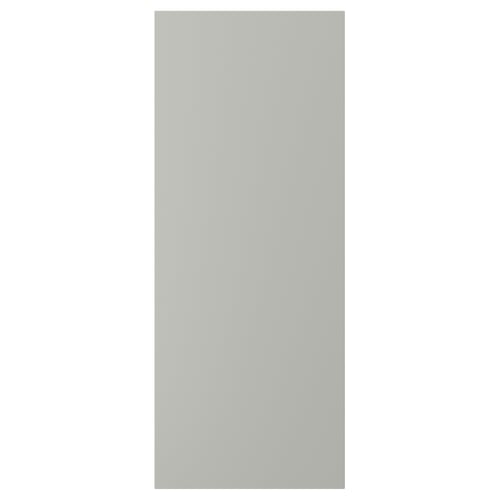 Une porte d’armoire de cuisine HAVSTORP gris clair au design lisse et rectangulaire en peinture acrylique et en panneaux de fibres.