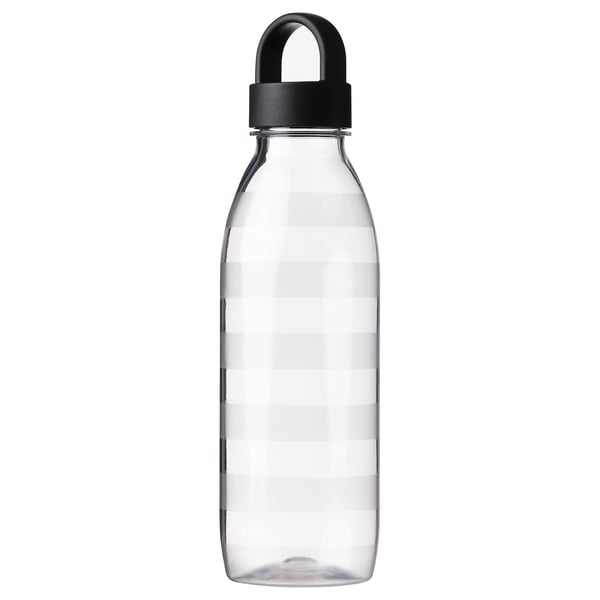 Bouteille d’eau transparente IKEA 365+ avec couvercle et poignée noirs, forme rectangulaire et design texturé.
