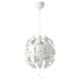 IKEA PS 2014 suspension blanche, en forme de sphère avec des lames géométriques en plastique blanc, design moderne.