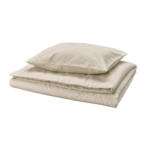 Un ensemble de literie JÄRNTRÄD couleur beige avec un motif ondulé. Fabriqué à partir de coton recyclé à 100 %.