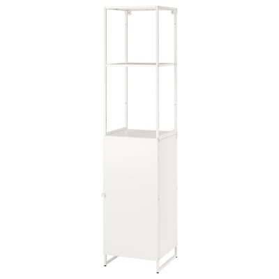 Une unité de rangement en acier blanc JOSTEIN, haute et rectangulaire avec des options d’étagères ouvertes et fermées, adaptée à une utilisation intérieure et extérieure.