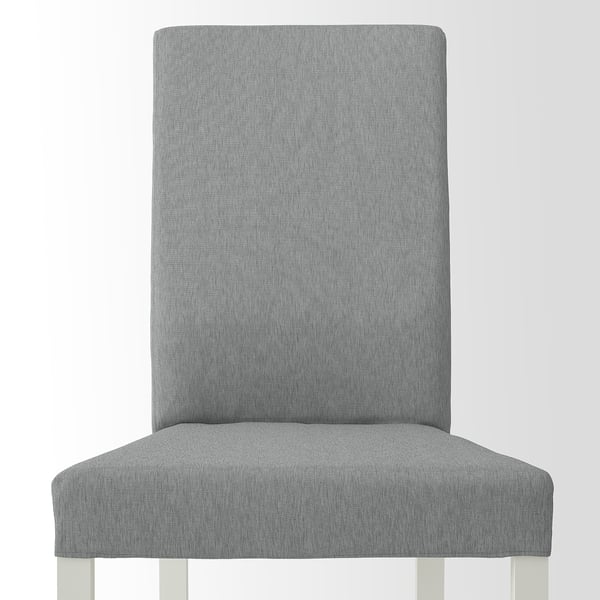 Chaise moderne, rembourrée avec dossier haut, tissu gris, pieds en bois, adaptée pour la salle à manger/le bureau.