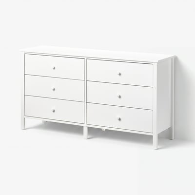 Une commode KILBERGET blanche avec six tiroirs au design minimaliste, parfaite pour organiser des affaires.
