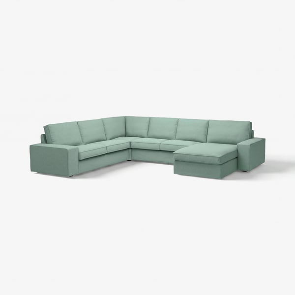 Canapé sectionnel moderne KIVIK vert pâle avec des coussins moelleux, des accoudoirs bas et des lignes épurées.