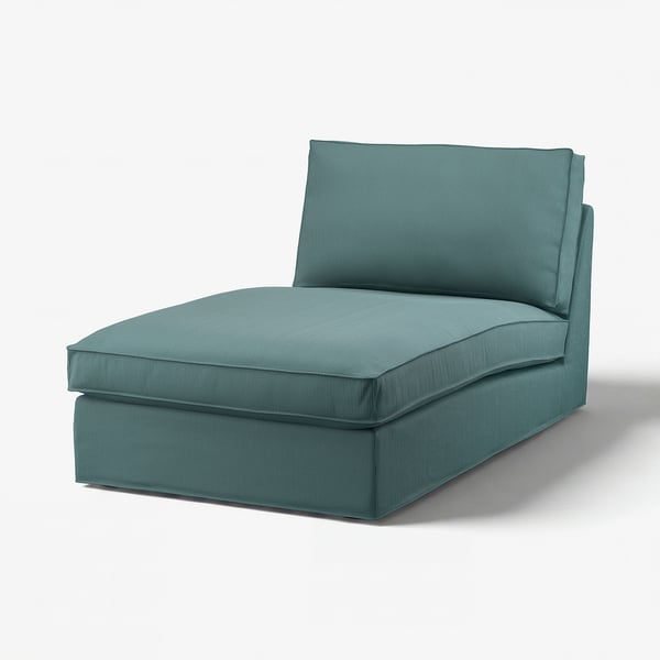 Chaise longue sarcelle KIVIK avec tissu rayé, dossier courbé et siège confortable.