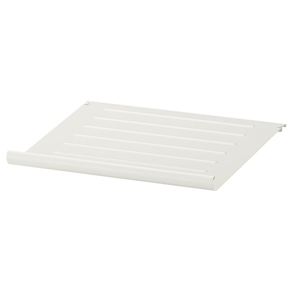 Une étagère à chaussures KOMPLEMENT blanche, en acier avec une finition thermolaquée, inclinée pour un accès et une présentation faciles.