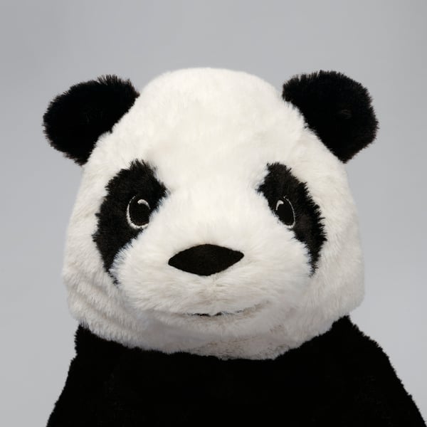 Jouet panda câlin ; Fourrure blanche douce, oreilles, yeux et nez noirs. Des yeux pétillants et aimants ; Robuste, câlin.