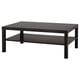Table basse carrée moderne bLACK-brown avec une étagère. Design simple et minimaliste avec des pieds carrés et des surfaces planes.