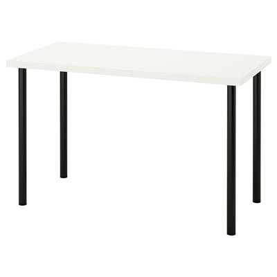 Un bureau moderne, LAGKAPTEN, avec un plateau blanc et des pieds en métal noir, une forme rectangulaire et des pieds réglables.