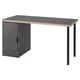 Bureau LAGKAPTEN en noir avec finitions en bois clair. Rectangulaire avec quatre pieds noirs.
