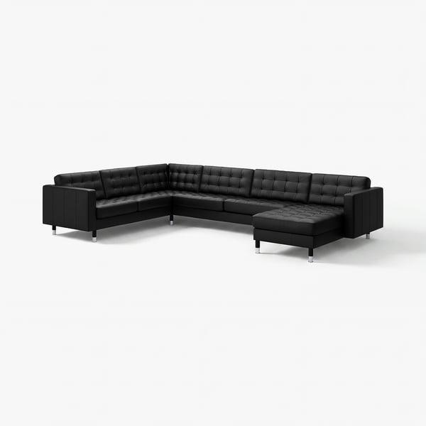 Canapé en cuir noir en forme de L, design moderne avec des coussins tuffés et des pieds chromés.