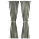 Une paire de rideaux LENDA gris-vert clair, réalisés à 100 % coton, avec ruban adhésif et attaches pour un look formel.