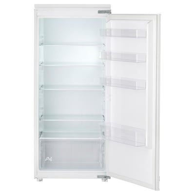 Réfrigérateur blanc avec étagères en verre ouvertes, prêt pour la conservation des aliments.