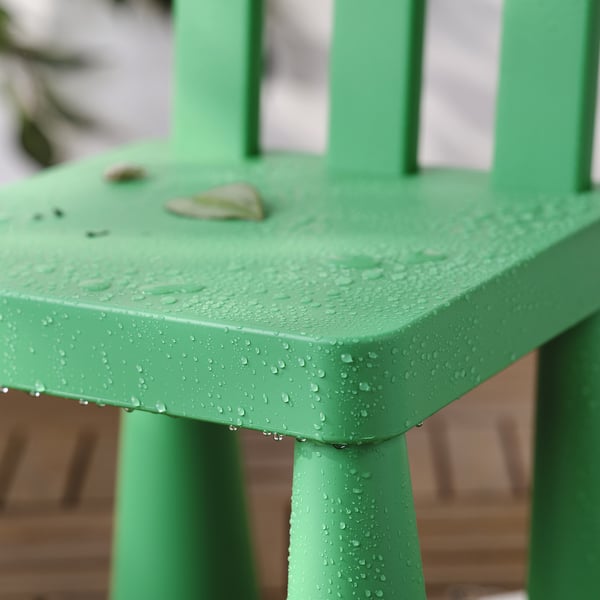 Table pour enfants vert rosé, faisant partie de la série MAMMUT, conçue pour une utilisation en extérieur et un nettoyage facile.