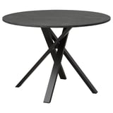 Une table de salle à manger MARIEDAMM noire élégante avec un plateau en marbre circulaire et des pieds en métal robustes et entrecroisés.